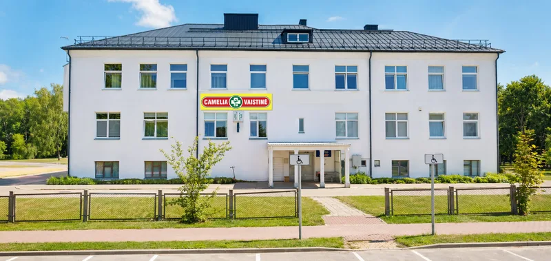 Acus Šeimos centro vaistinė – Šeimos sveikatos centro pastatas J. Basanavičiaus g. 22, Mažeikiuose